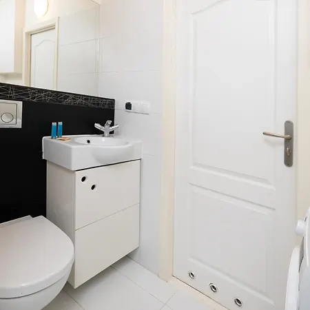 Lagiewnicka Urban By Bookinghost