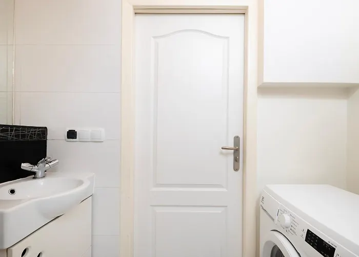 Lagiewnicka Urban By Bookinghost * Łódź